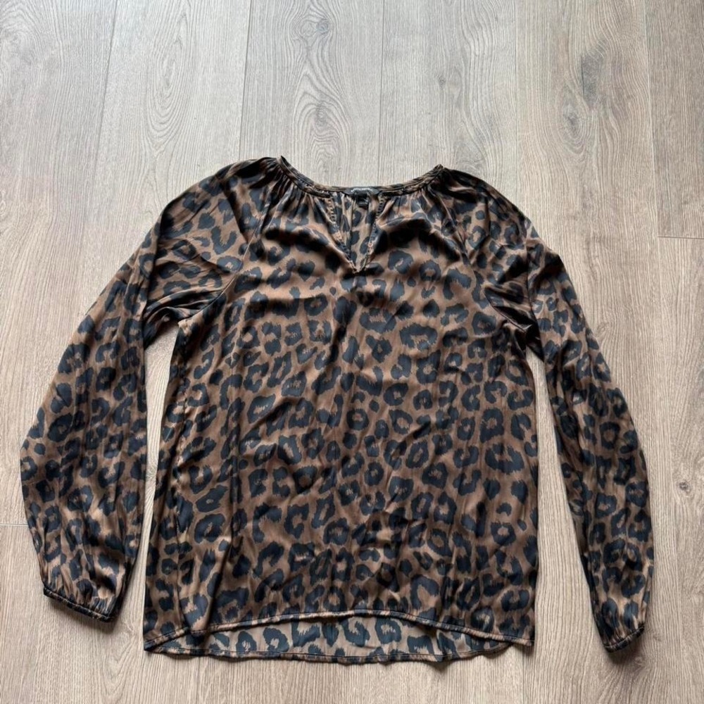 Banana Republic Leopard Print Blouse Small Long Sleeve Top